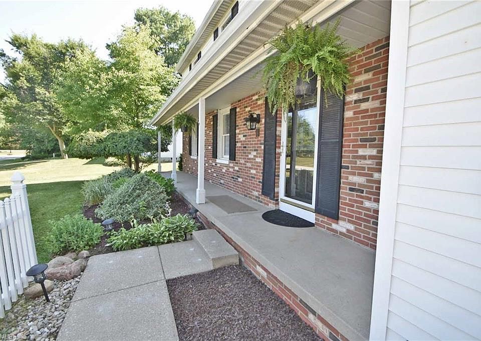 2nd image of 5621 Sunset Dr