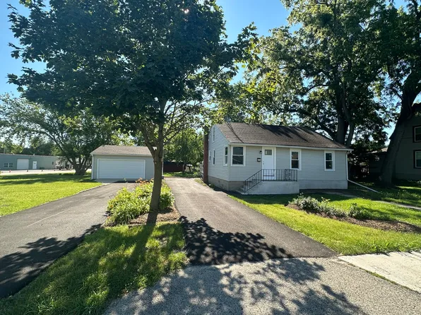 204 Rhodes Ave, Big Rock, IL 60511