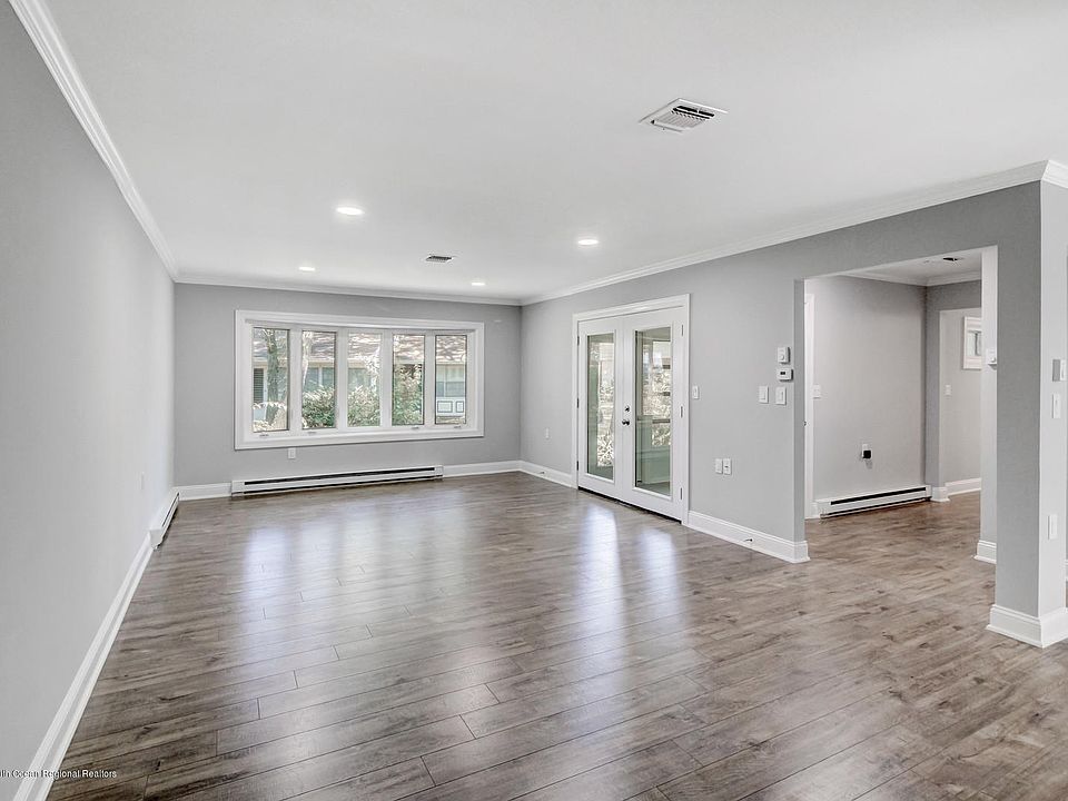 1st image of 615C Huntington Dr