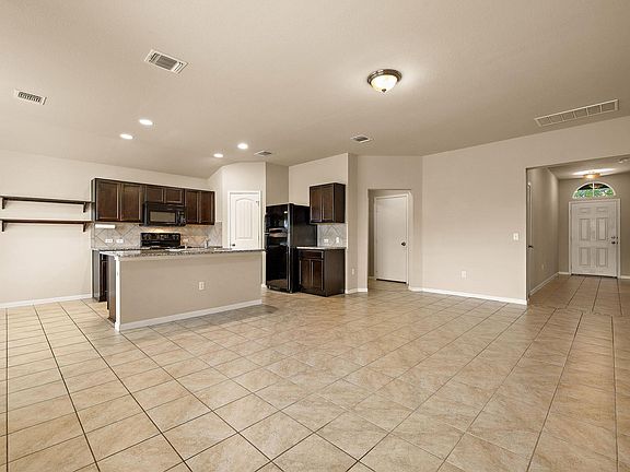 4th image of 110 Denton Dr