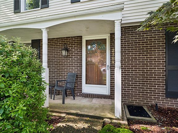 4th image of 2104 Berkshire Dr
