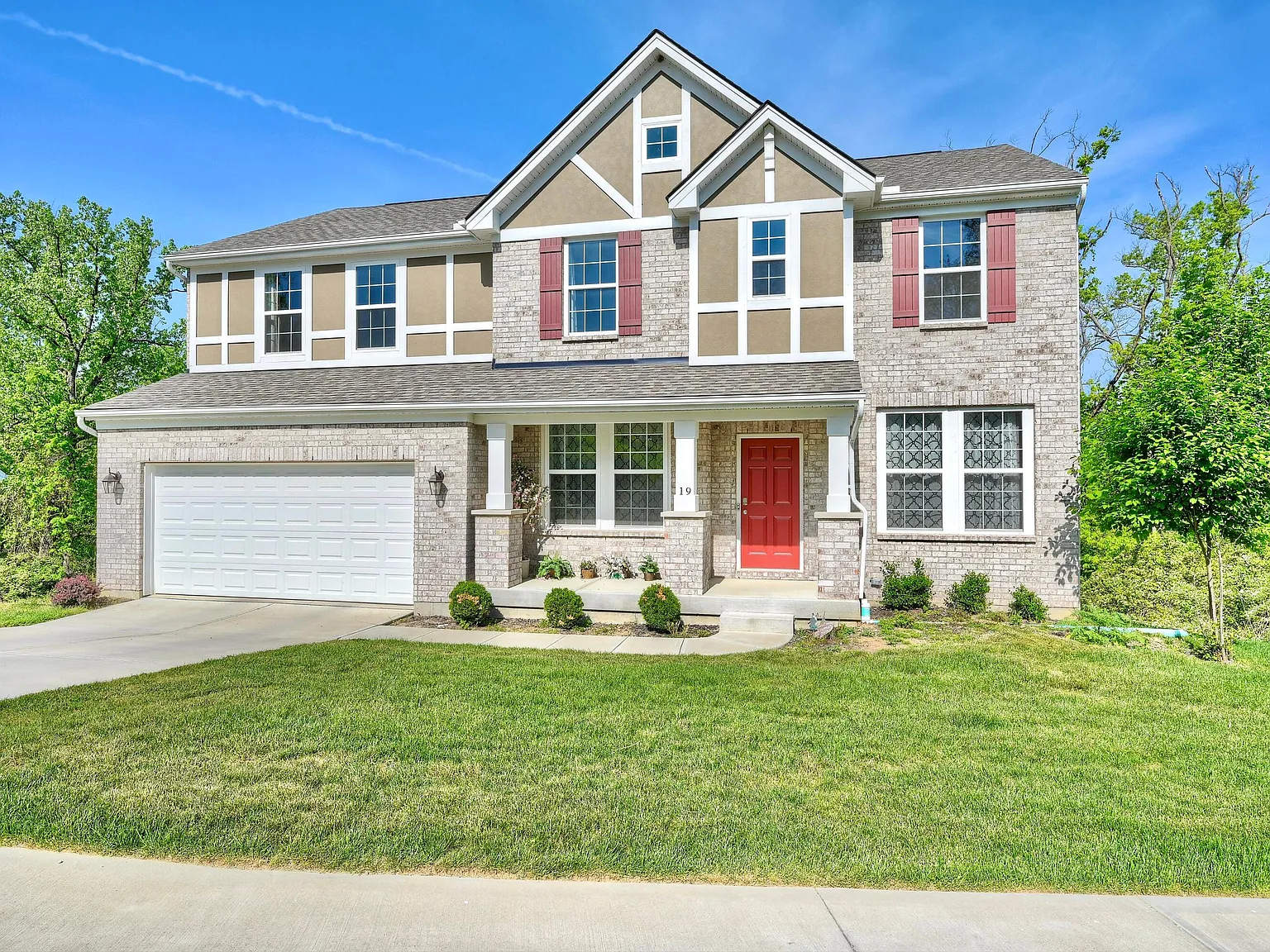 5 bed, 3.5 bath, 4000 sqft, $4,900 — Photo 2
