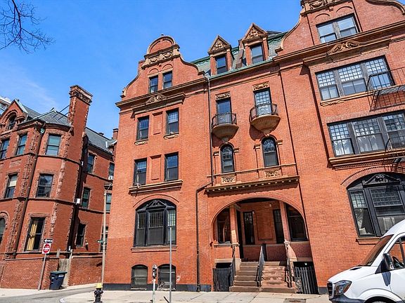 3rd image of 8 Fairfield St