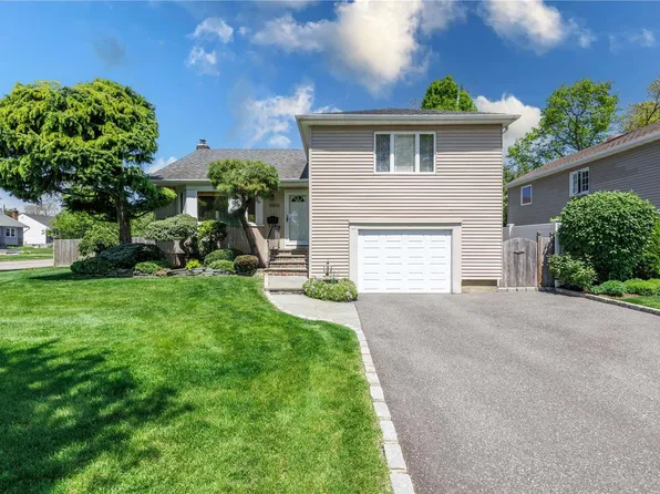 3863 Voorhis Lane, Seaford, NY 11783