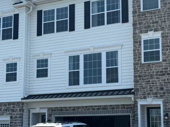 154 Woodwinds Dr, Collegeville, PA 19426