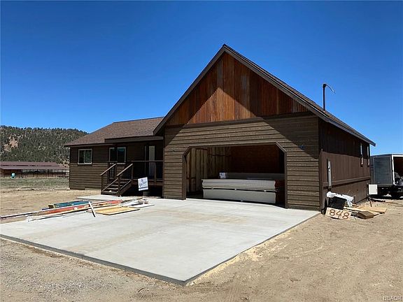 3rd image of 848 East Ln
