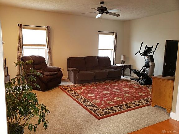 3rd image of 1390 Windsor Dr