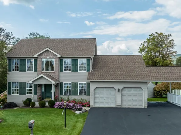 102 Pond View Dr, Hamburg, PA 19526