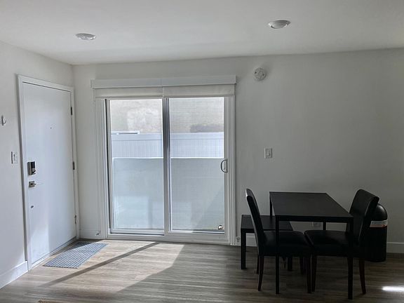 4th image of 1527 Granville Ave #4B