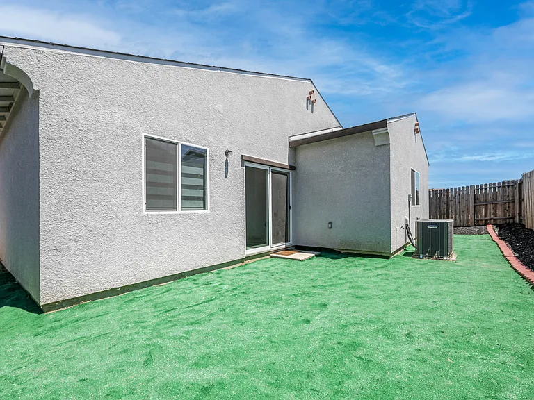 535 Melford Dr — Photo 26