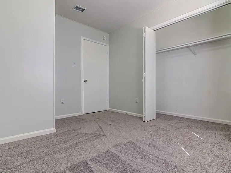 5703 Gloucester Ln #B — Photo 10