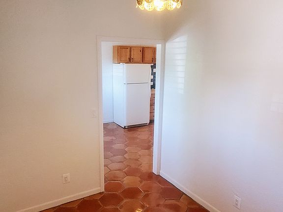 5th image of 200-202 Aliso Dr NE #B