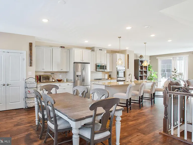 130 Capital Ct — Photo 10
