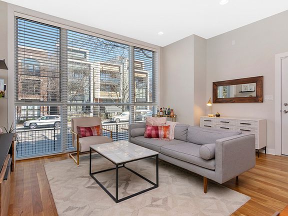 4th image of 1907 W Armitage Ave APT 1W