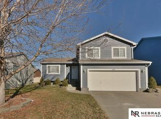 18208 Lillian St, Omaha, NE 68136