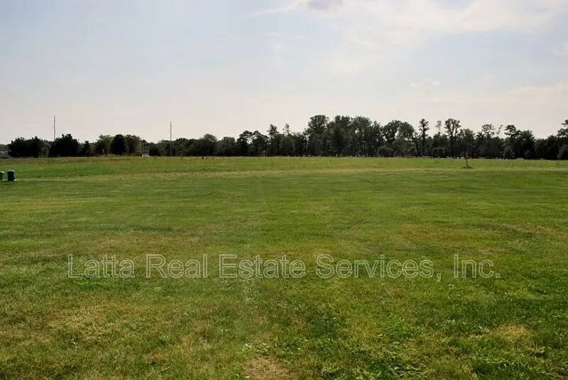 3 bed, 2.0 bath, 1135 sqft, $1,475 — Photo 3