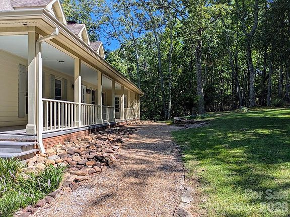 3rd image of 675 Fox Run Ln