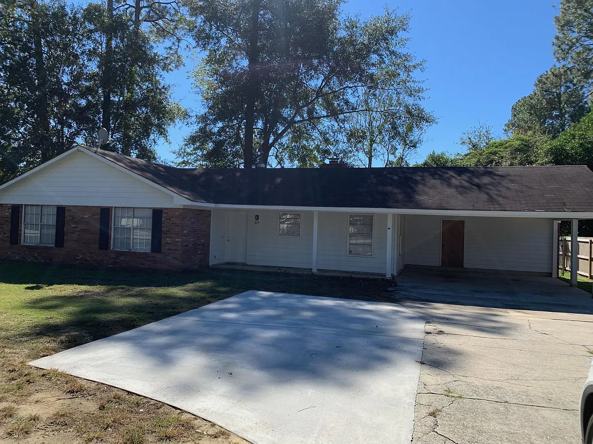 Building Photo - 814 Robin Hood Trl