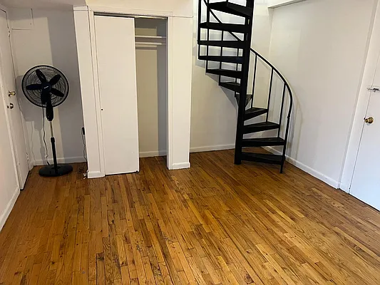 Rented by E Realty International Corp | media 9