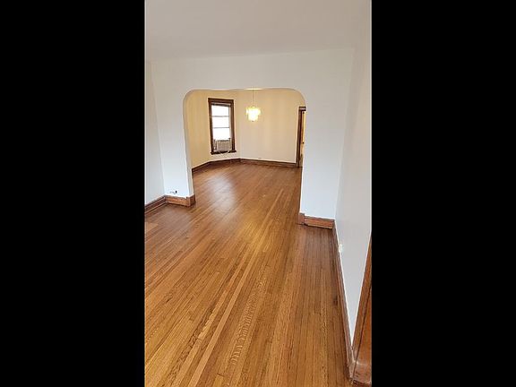 3rd image of 932 N Fairfield Ave #B