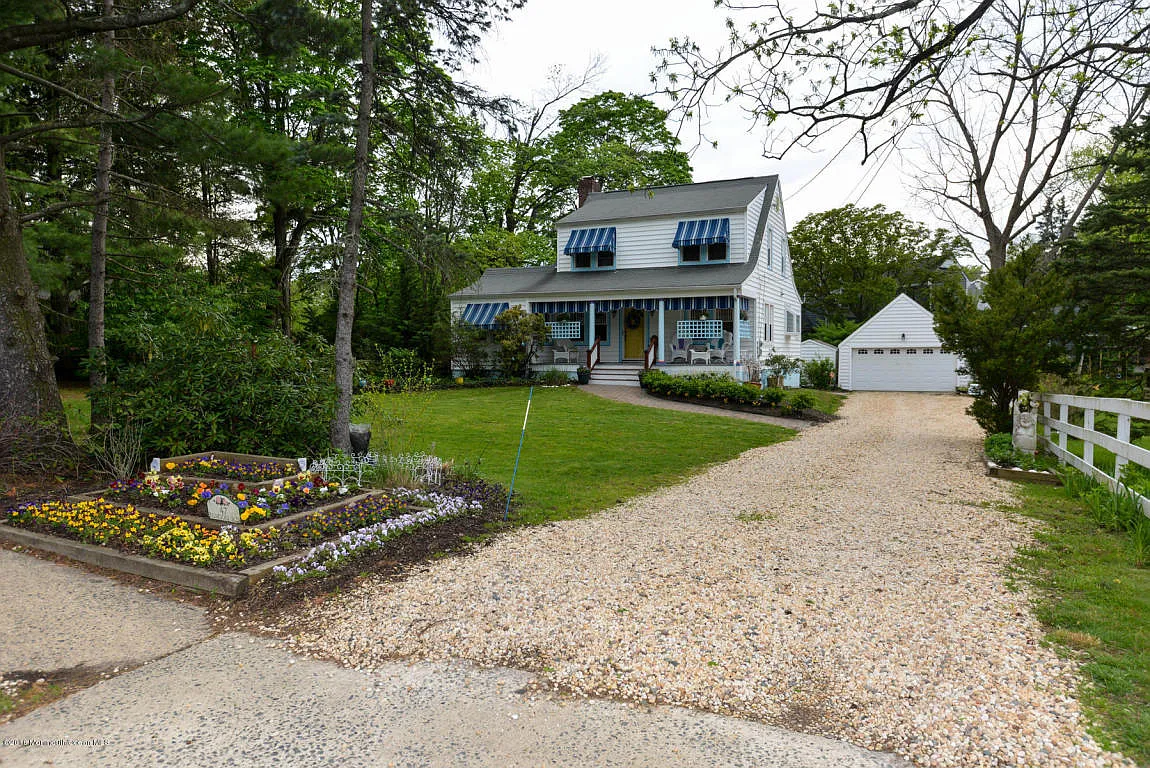 47 Rumson Rd photo 1