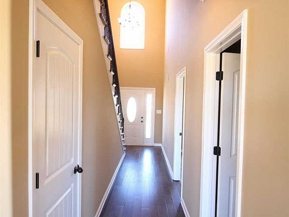 4th image of 158 Chalet Cir