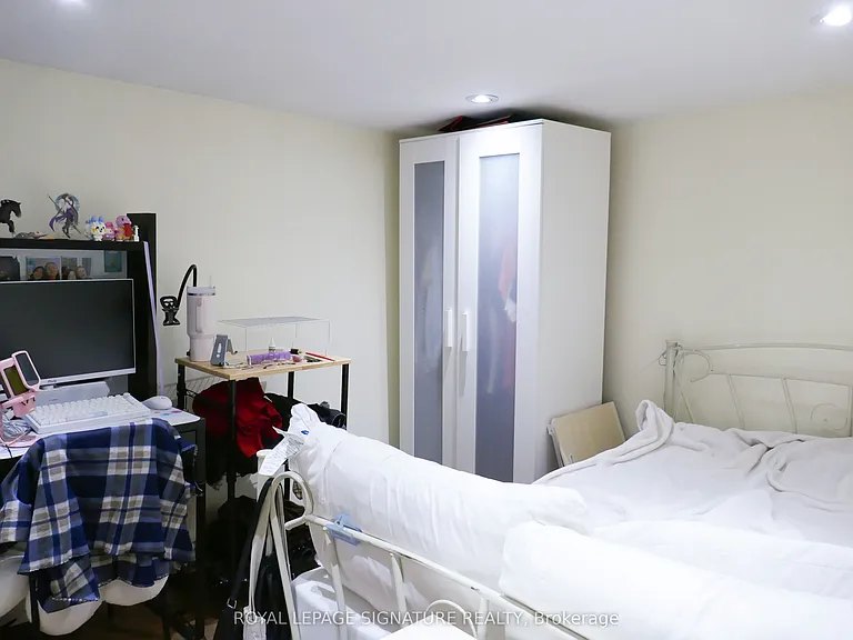 1026 Ossington Ave #LOWER — Photo 6