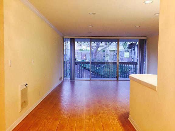 4th image of 6542 Ocean Crest Dr #88