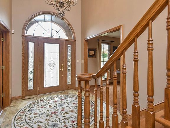 3rd image of 34 Oakmont Ct