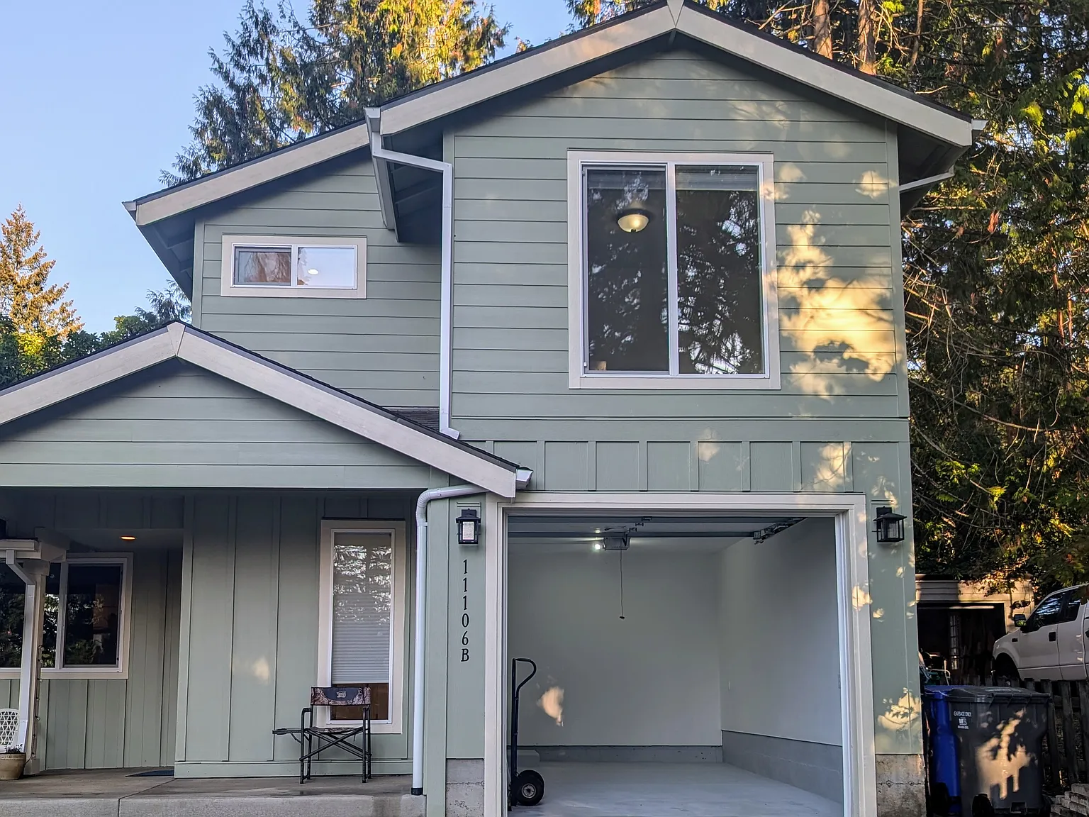4 bed, 890 sqft, $2,600 — Photo 1