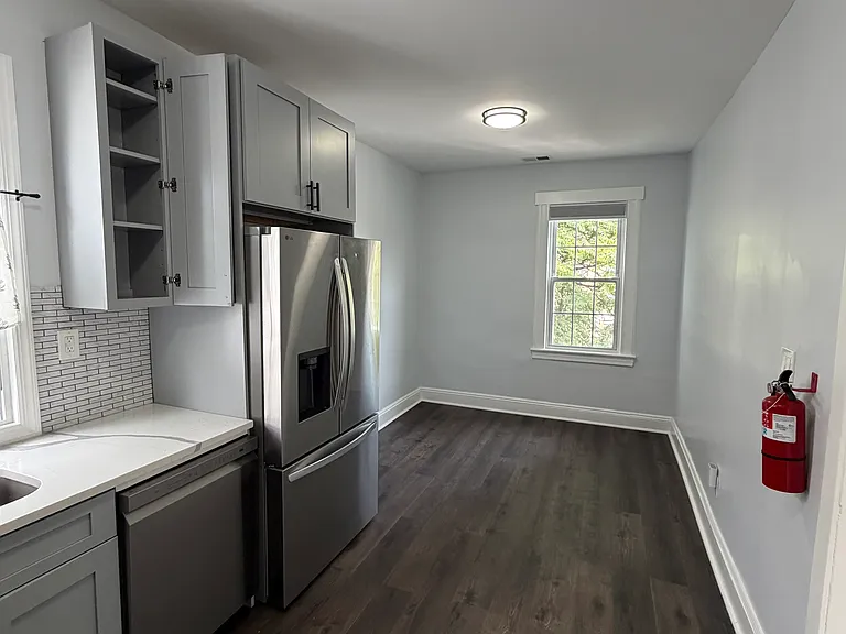 10 Edison Pl — Photo 6