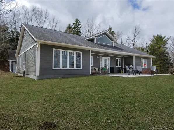1 Chestnut Dr, Grand Bay Westfield, NB E5K 3M1