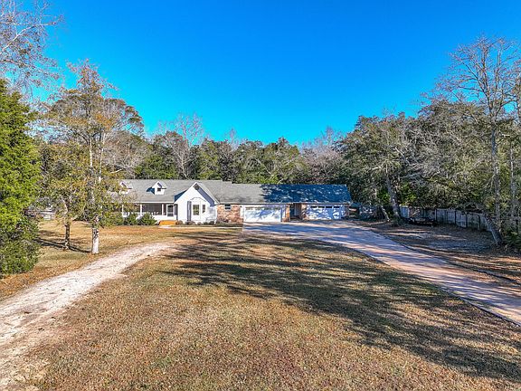 4th image of 940 Lake Dr