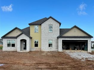 900 Rawlings Cir, Pea Ridge, AR 72751