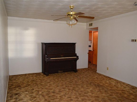 3rd image of 706 W Manes Ave