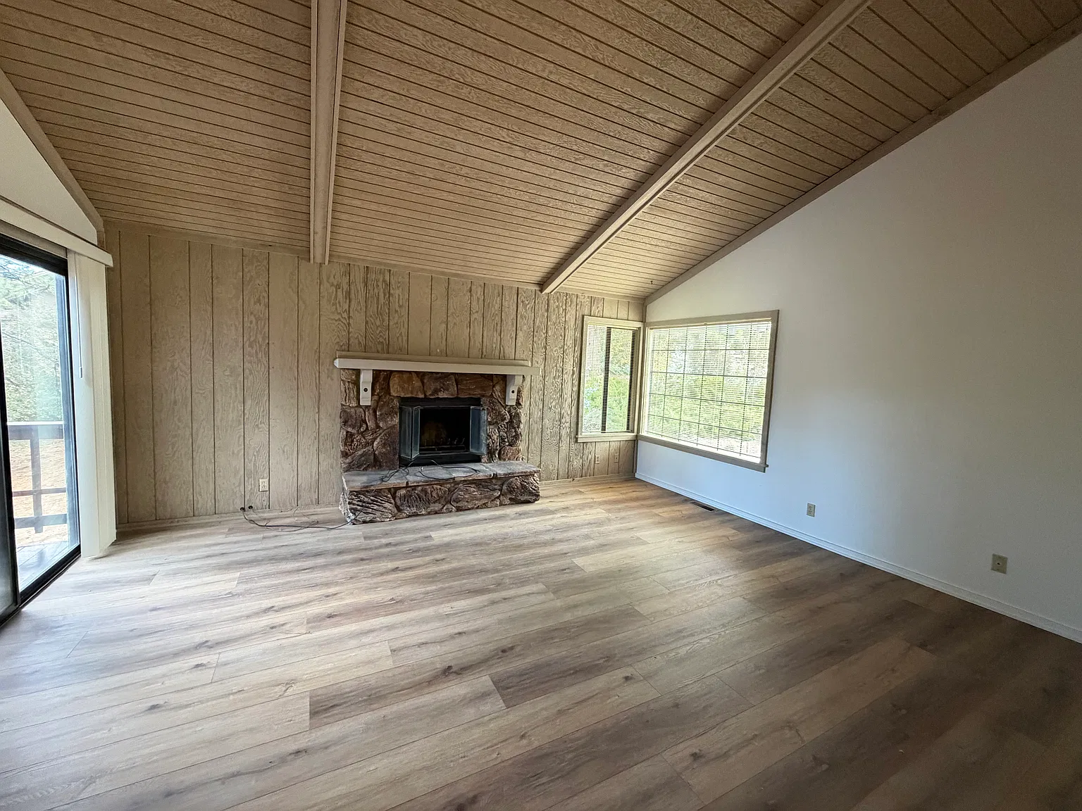 3 bed, 2.5 bath, 1937 sqft, $2,450 — Photo 2