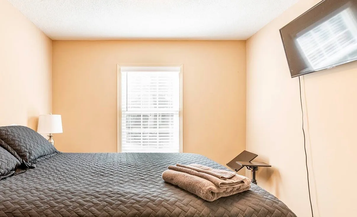 1 bed, 1970 sqft, $1,100 — Photo 3
