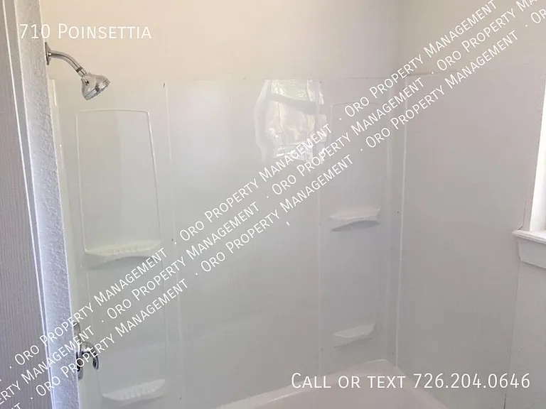 710 Poinsettia — Photo 5