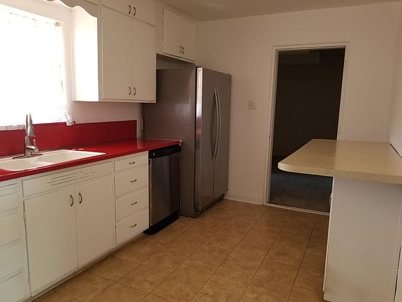 3rd image of 2713 Solano Dr NE