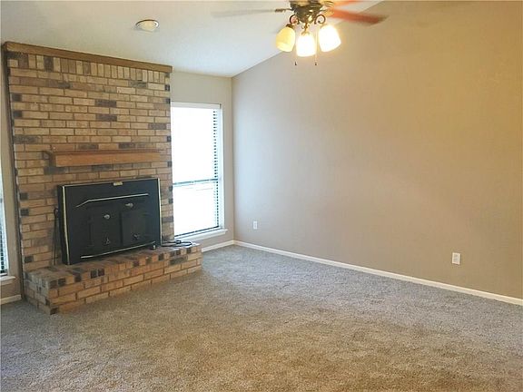 2nd image of 1409 Seamans Way