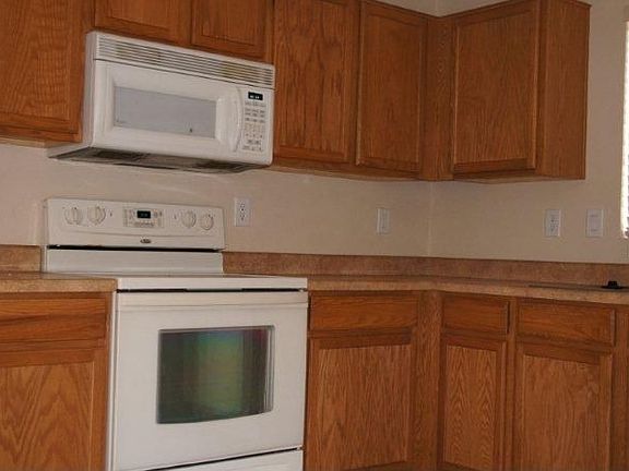 3rd image of 6625 E Stacy St