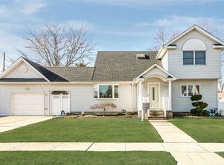 3932 Maywood Dr, Seaford, NY 11783