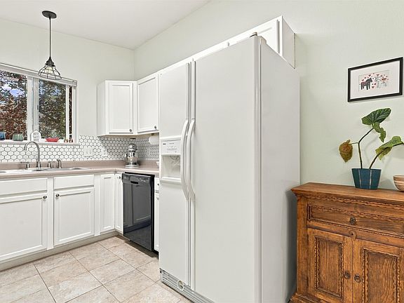5th image of 1131 Walnut St