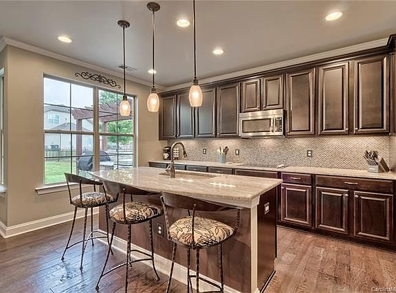 4th image of 3715 Halcyon Dr