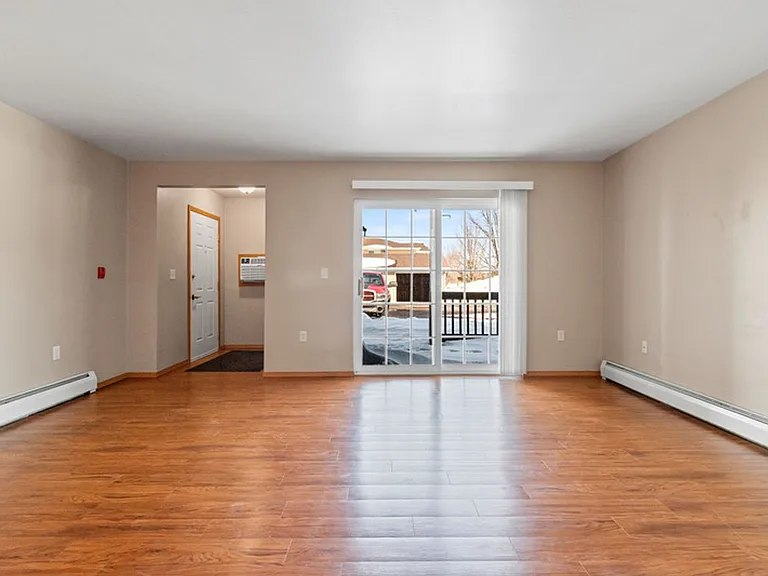 Charlotte Court Apartments — Photo 13