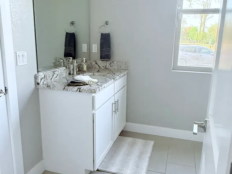 1200 W 11th Ave — Photo 12