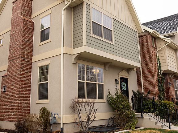 2nd image of 906 S Crescent Way