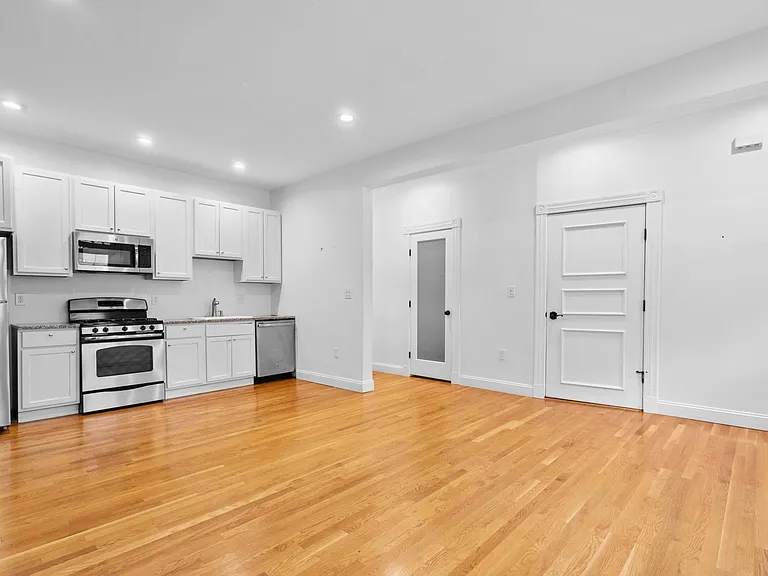 16 Devens St #1 — Photo 10