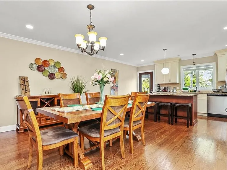 87 Gainsborg Ave — Photo 5
