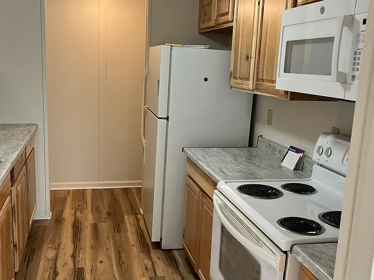2395 McLean Blvd — Photo 12